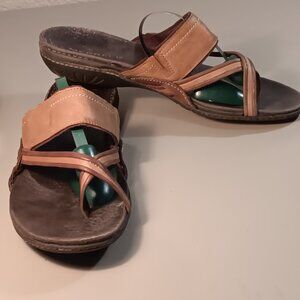 Merrell women's 'Mandolin Brown' leather slip on flip flop sandals shoes sz 10